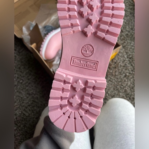 Baby Pink timberlands Size 6 1/2 - Picture 2 of 3